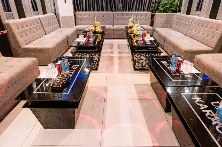 다낭 업타운 가라오케 룸 내부 사진 768x511